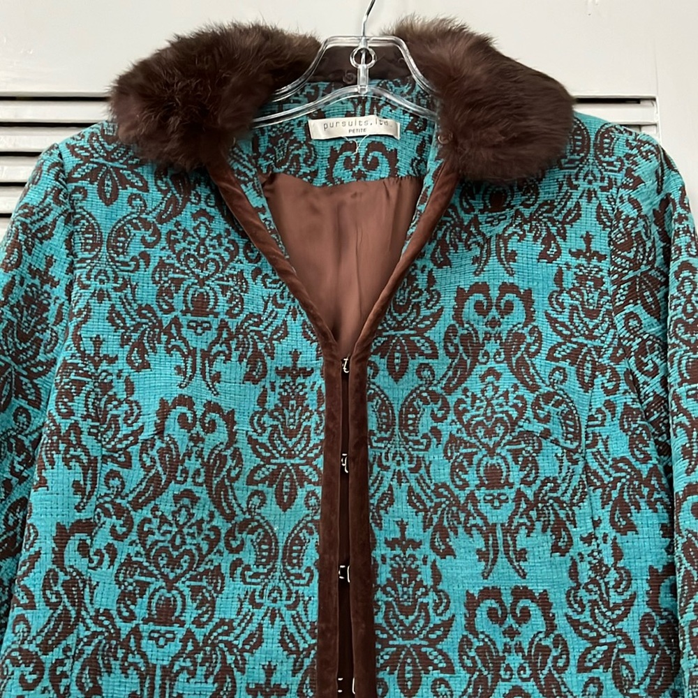 Great little brocade faux fur collar jacket